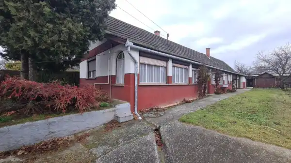 Eladó családi ház, Dunaújváros 2+1 szoba 70 m² 44.9 M Ft