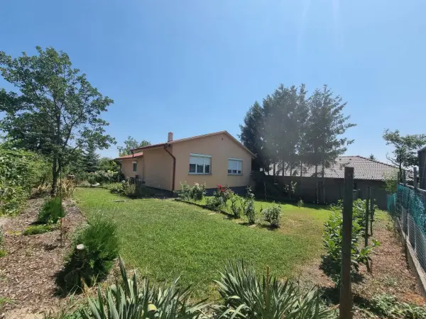 Eladó családi ház, Dunaújváros 1+2 szoba 99 m² 64.9 M Ft